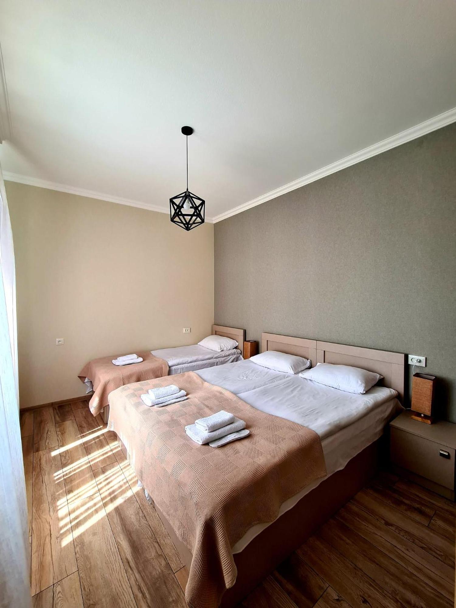 Baqari Inn Kazbegi Bilik gambar