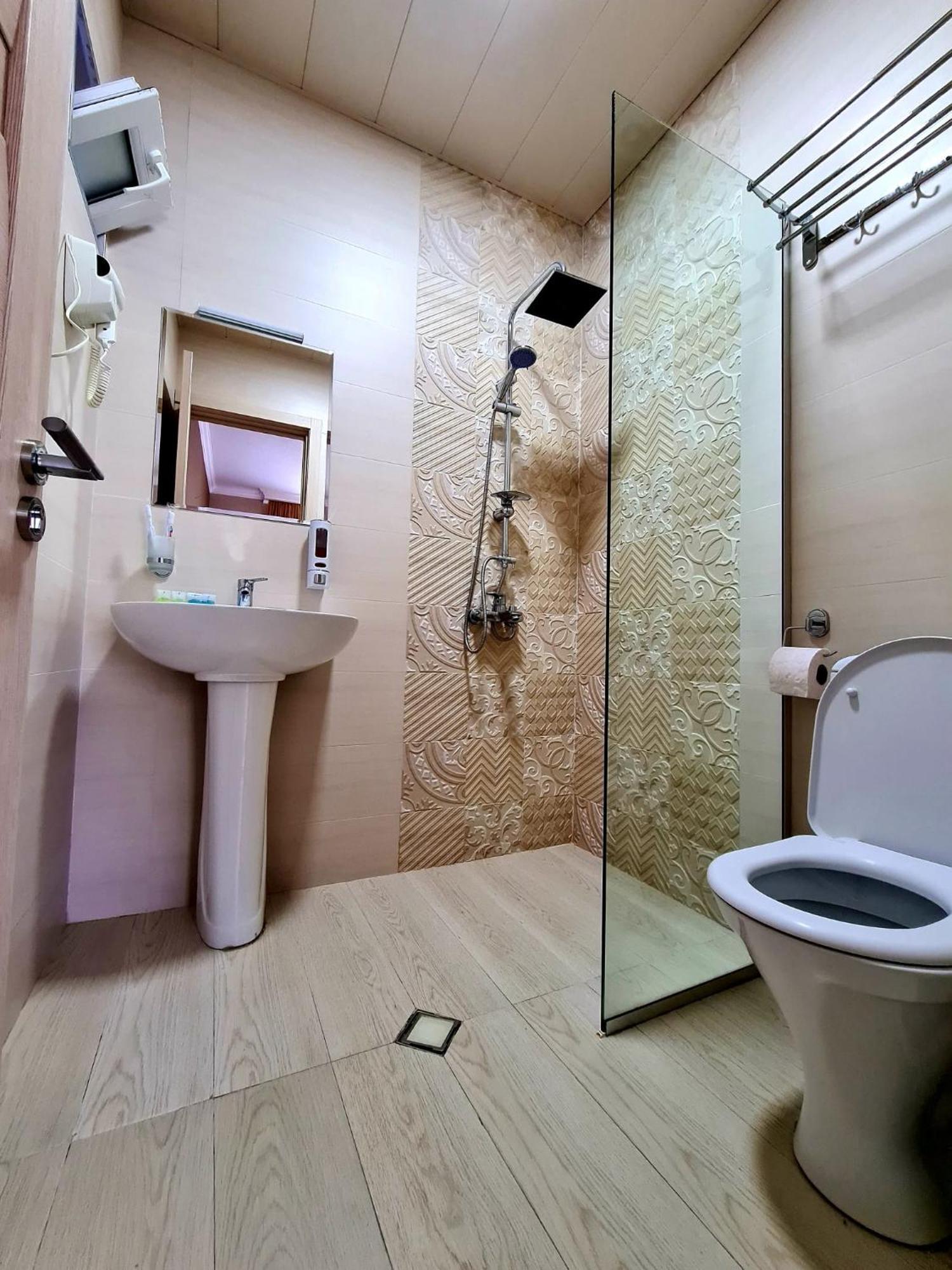 Baqari Inn Kazbegi Bilik gambar